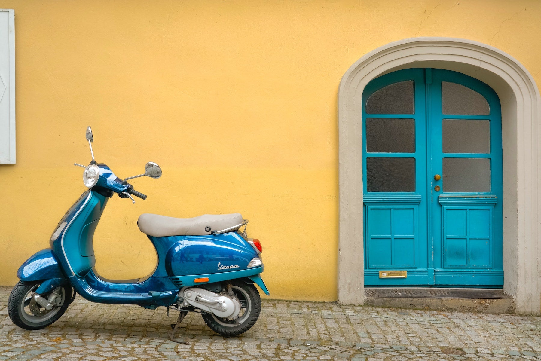 Mopeds vs. E-Bikes: What's the Difference?