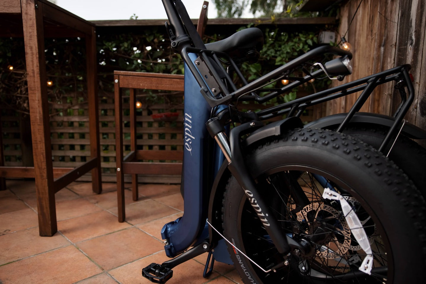 Handle the day's load with a rear rack custom-made for the Espin 4 generation. Comes with a pre-fitted rear mudguard.